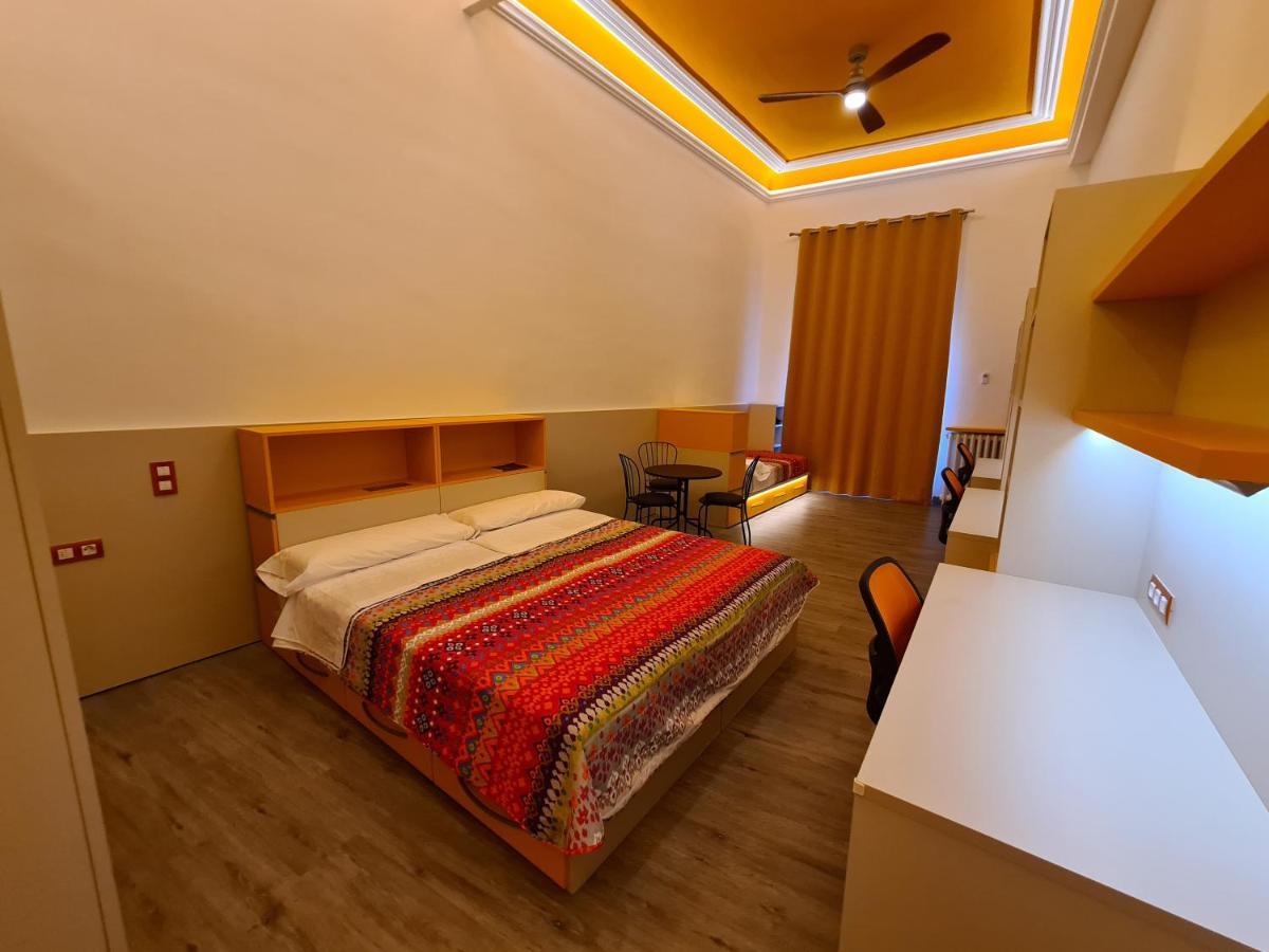 Apartaments Vicus 3 Con Vistas A La Plaza Mayor De Vic Kültér fotó