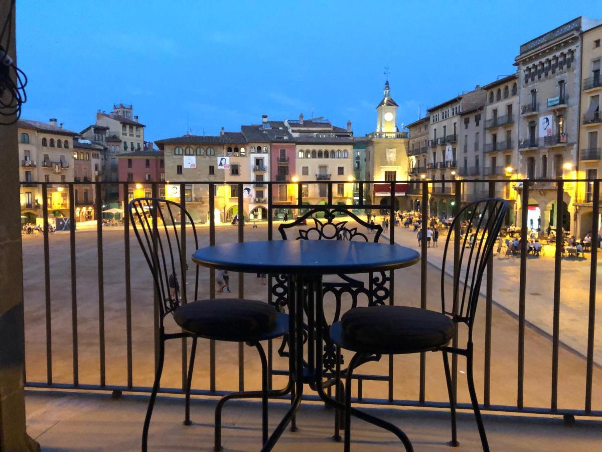 Apartaments Vicus 3 Con Vistas A La Plaza Mayor De Vic Kültér fotó