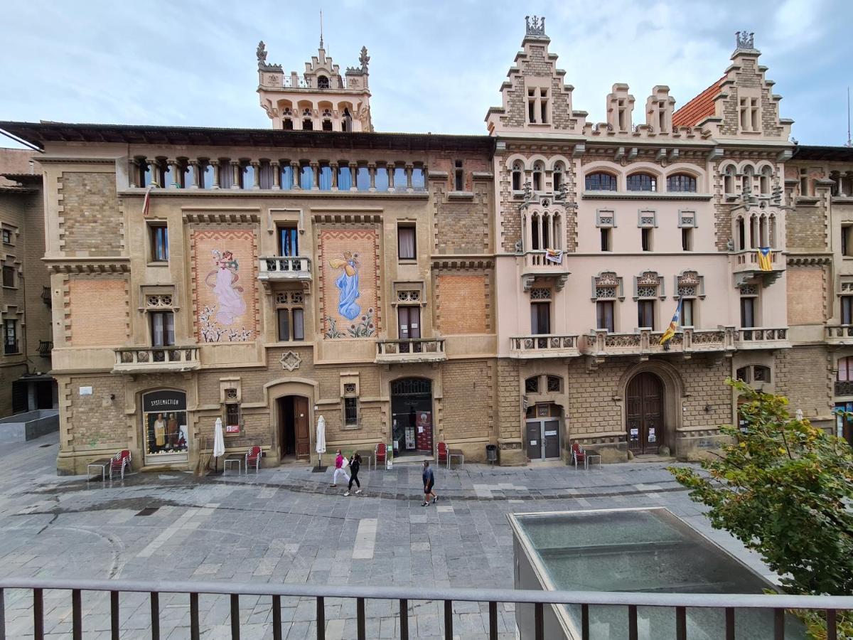 Apartaments Vicus 3 Con Vistas A La Plaza Mayor De Vic Kültér fotó