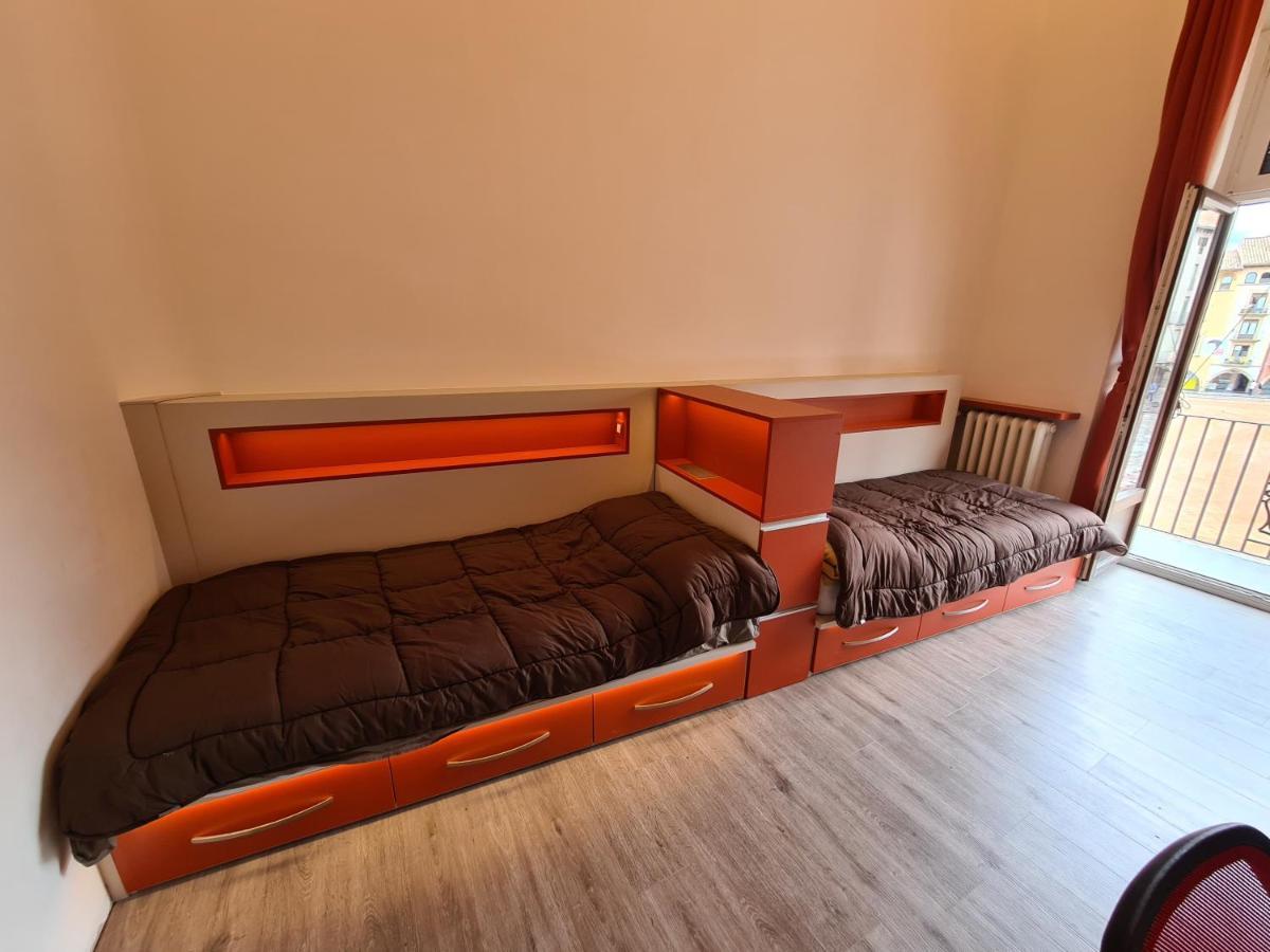 Apartaments Vicus 3 Con Vistas A La Plaza Mayor De Vic Kültér fotó
