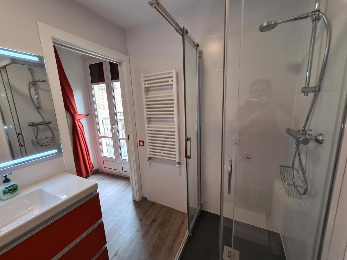 Apartaments Vicus 3 Con Vistas A La Plaza Mayor De Vic Kültér fotó